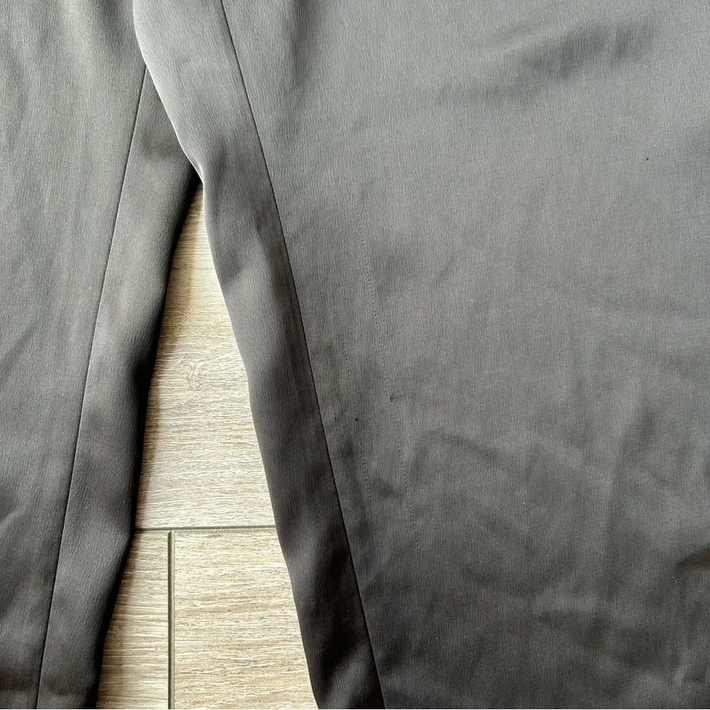Uniqlo Satin Relaxed Straight Pants in Black - Picture 12 of 13